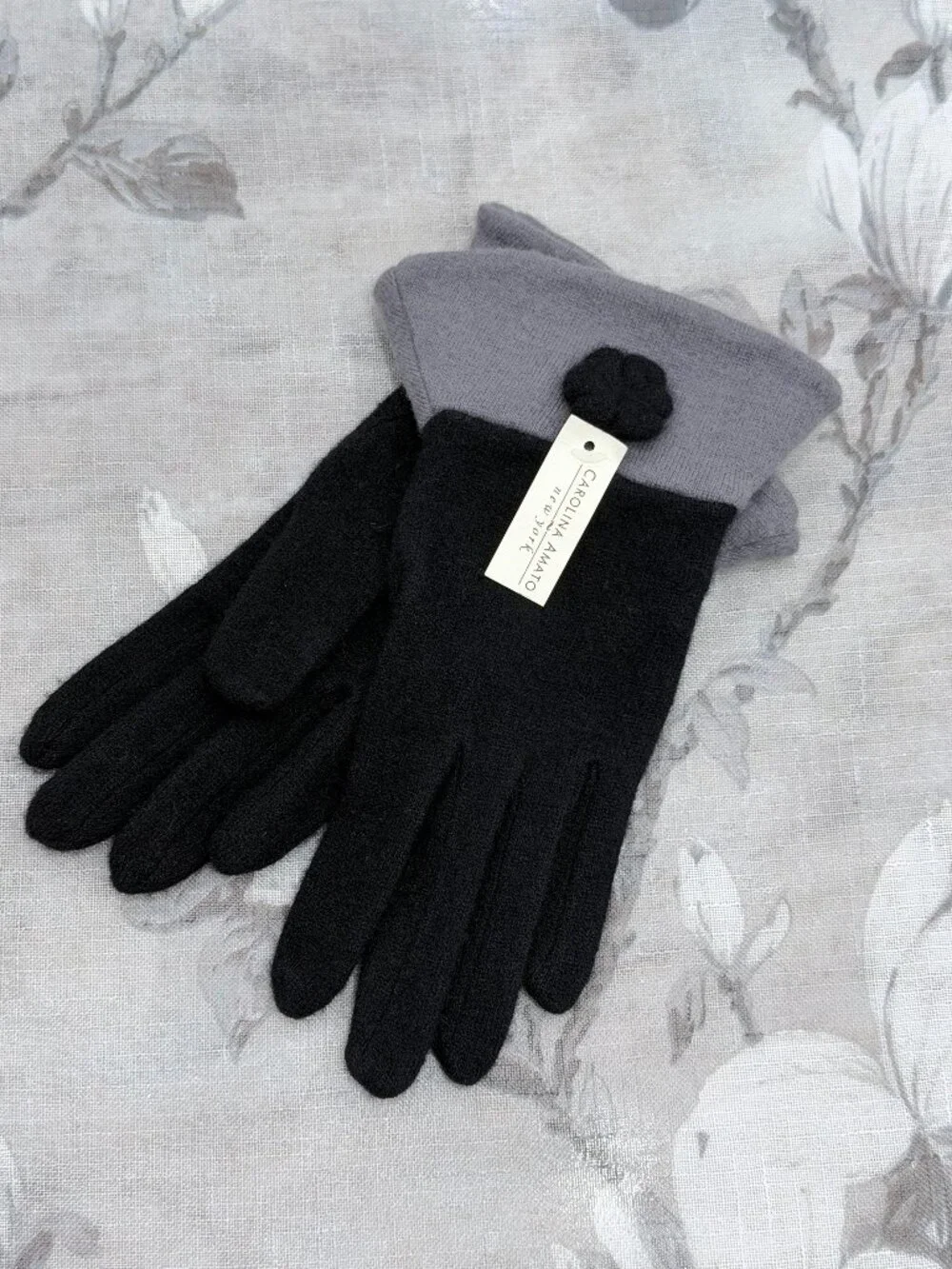 Carolina Amato NWT Cashmere Wool Gloves Black Gray Knit Winter One Size